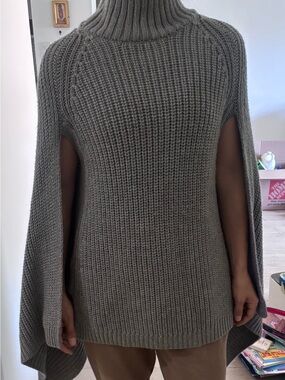 BCBGMaxAzria Gray Ribbed Turtleneck Cape Sweater